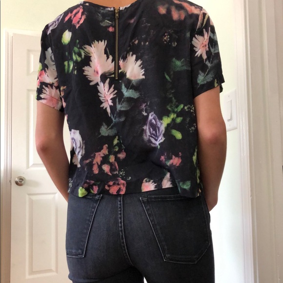 Short Sleeve Floral Cropped Top XL or S/M - Picture 2 of 5